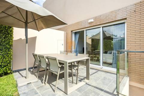 Moradia geminada T2+1 para venda em condomínio de luxo em Carvoeiro