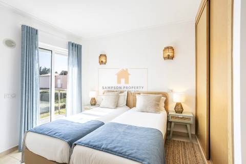 Moradia geminada T2+1 para venda em condomínio de luxo em Carvoeiro