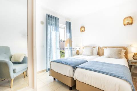 Moradia geminada T2+1 para venda em condomínio de luxo em Carvoeiro