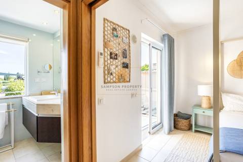 Moradia geminada T2+1 para venda em condomínio de luxo em Carvoeiro