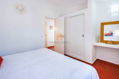 Para venda, apartamento T2 espaçoso na Rocha Brava