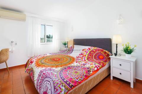 Para venda, apartamento T2 espaçoso na Rocha Brava