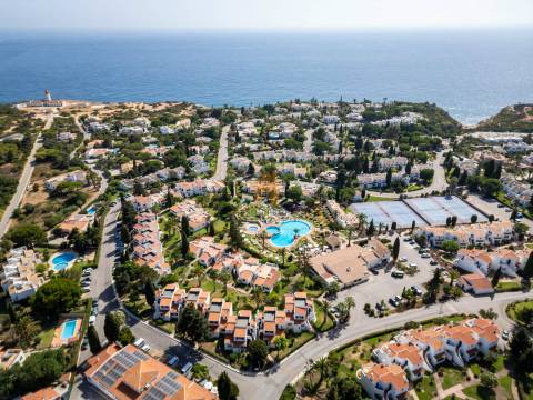 Para venda, apartamento T2 espaçoso na Rocha Brava