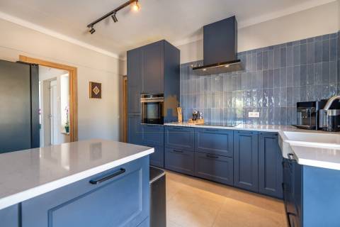 Para venda moradia T4 renovada na Caramujeira, Carvoeiro.