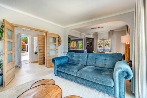 Para venda moradia T4 renovada na Caramujeira, Carvoeiro.