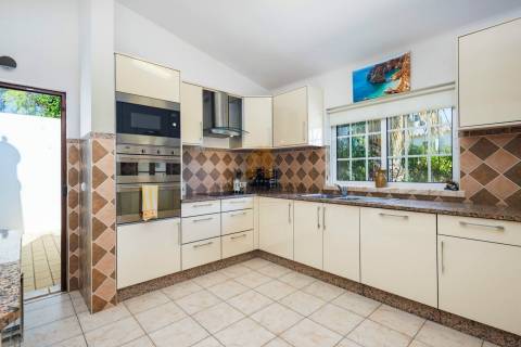 Vende-se moradia T3 para venda em Vale de Milho, Carvoeiro