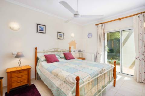 Moradia independente num campo de golfe com segurança 24H