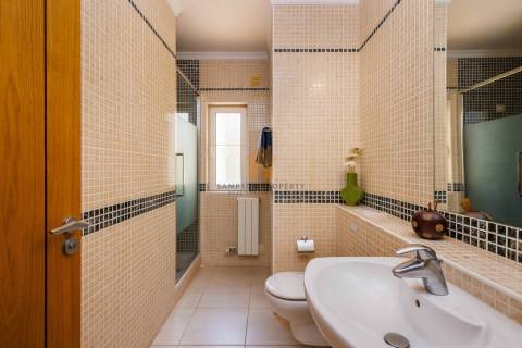 Moradia independente num campo de golfe com segurança 24H