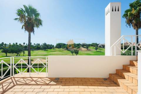 Moradia independente num campo de golfe com segurança 24H