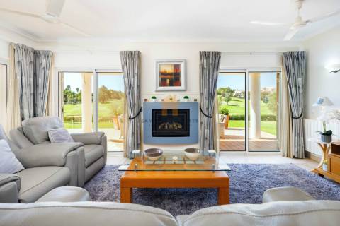 Moradia independente num campo de golfe com segurança 24H