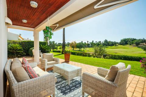 Moradia independente num campo de golfe com segurança 24H