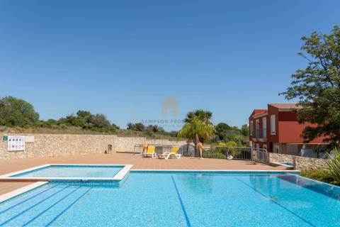 Quartershare em T2 de luxo com segurança 24H e piscina no Vale da Pinta