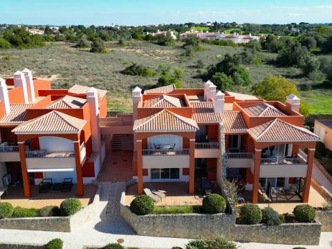 Quartershare em T2 de luxo com segurança 24H e piscina no Vale da Pinta