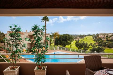 Para venda, apartamento de luxo T2 no golfe em Vale da Pinta