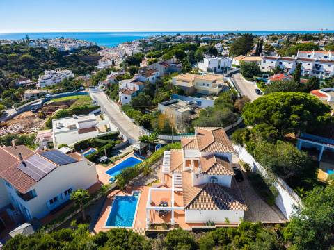 Para venda – Moradia com 3 quartos, piscina privada e garagem em Carvoeiro