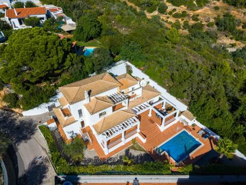 Para venda – Moradia com 3 quartos, piscina privada e garagem em Carvoeiro