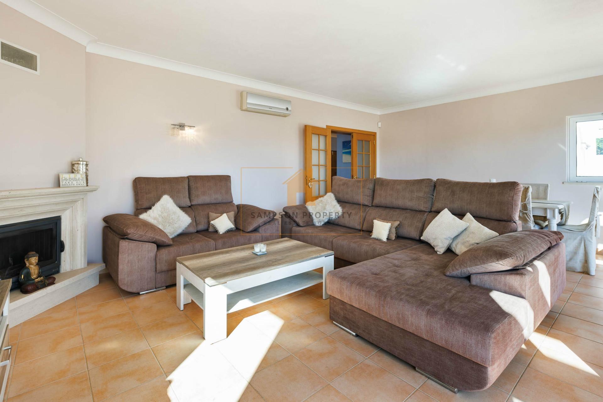 Para venda – Moradia com 3 quartos, piscina privada e garagem em Carvoeiro