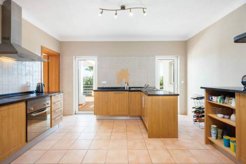 Para venda – Moradia com 3 quartos, piscina privada e garagem em Carvoeiro