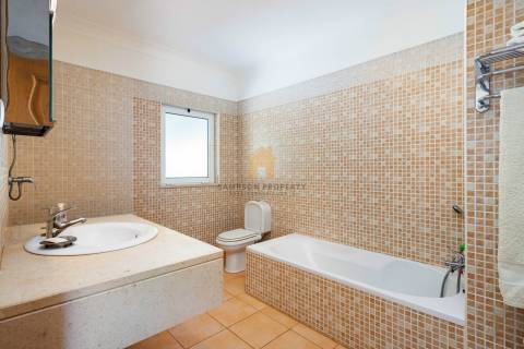 Para venda – Moradia com 3 quartos, piscina privada e garagem em Carvoeiro