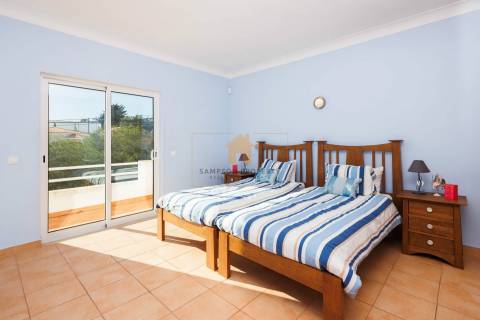 Para venda – Moradia com 3 quartos, piscina privada e garagem em Carvoeiro