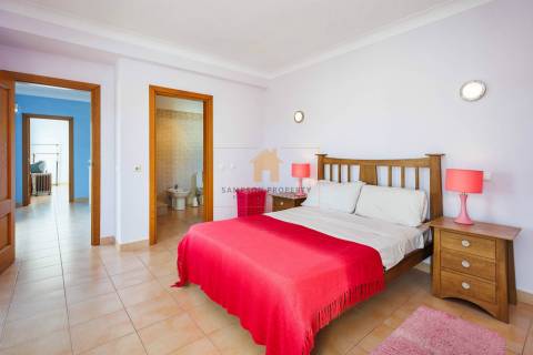 Para venda – Moradia com 3 quartos, piscina privada e garagem em Carvoeiro