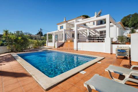 Para venda – Moradia com 3 quartos, piscina privada e garagem em Carvoeiro