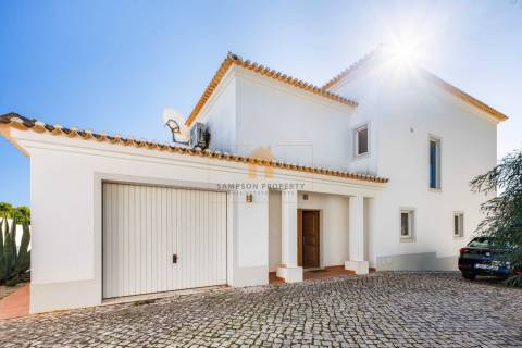 Para venda – Moradia com 3 quartos, piscina privada e garagem em Carvoeiro