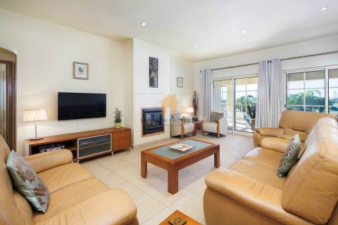 Impressionante moradia T4 para venda em Carvoeiro