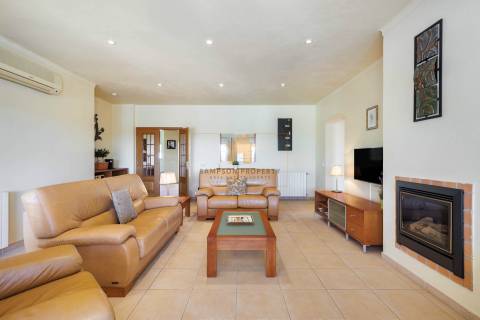 Impressionante moradia T4 para venda em Carvoeiro