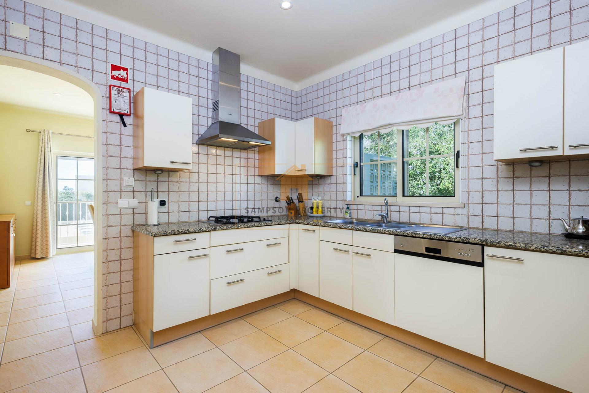 Impressionante moradia T4 para venda em Carvoeiro