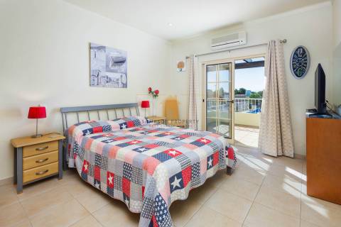 Impressionante moradia T4 para venda em Carvoeiro