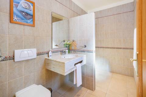 Impressionante moradia T4 para venda em Carvoeiro