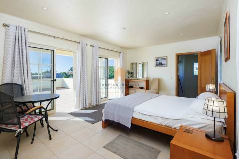 Impressionante moradia T4 para venda em Carvoeiro