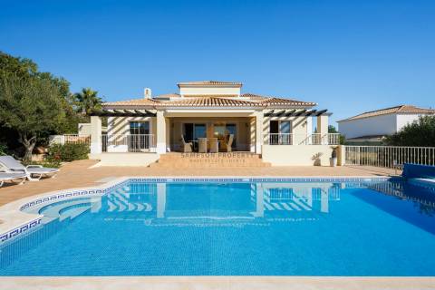 Impressionante moradia T4 para venda em Carvoeiro