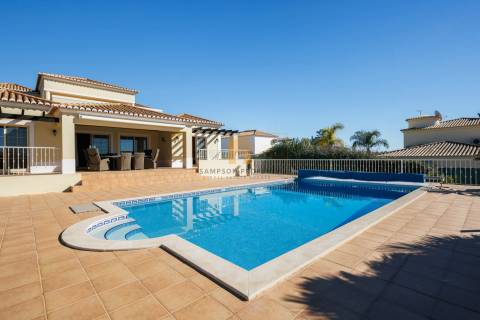 Impressionante moradia T4 para venda em Carvoeiro