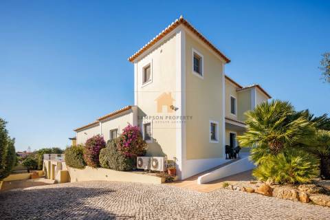 Impressionante moradia T4 para venda em Carvoeiro