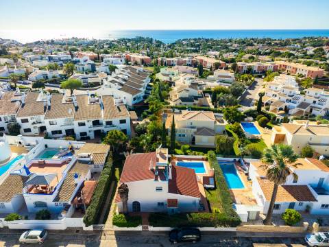 Moradia com 3 quartos e piscina para venda em Carvoeiro, Algarve