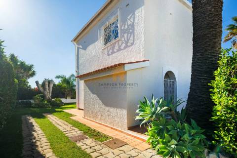 Moradia com 3 quartos e piscina para venda em Carvoeiro, Algarve