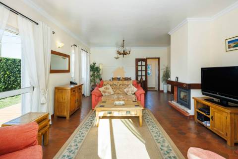 Moradia com 3 quartos e piscina para venda em Carvoeiro, Algarve