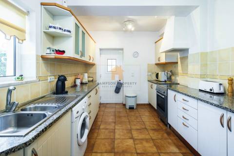 Moradia com 3 quartos e piscina para venda em Carvoeiro, Algarve