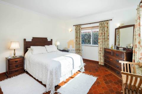 Moradia com 3 quartos e piscina para venda em Carvoeiro, Algarve