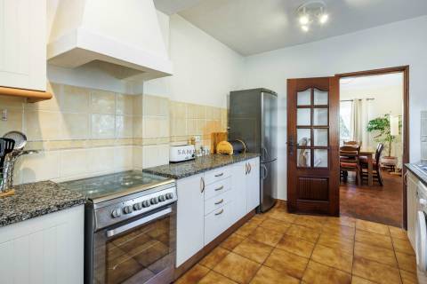 Moradia com 3 quartos e piscina para venda em Carvoeiro, Algarve