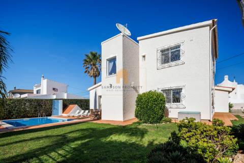 Moradia com 3 quartos e piscina para venda em Carvoeiro, Algarve