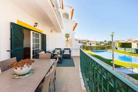 Para venda na Colina Verde, Carvoeiro, moradia geminada T2 com vista mar