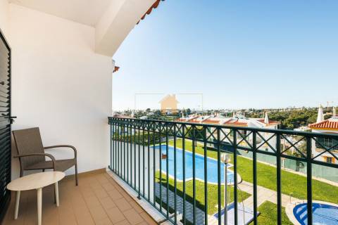 Para venda na Colina Verde, Carvoeiro, moradia geminada T2 com vista mar