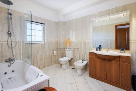 Para venda na Colina Verde, Carvoeiro, moradia geminada T2 com vista mar