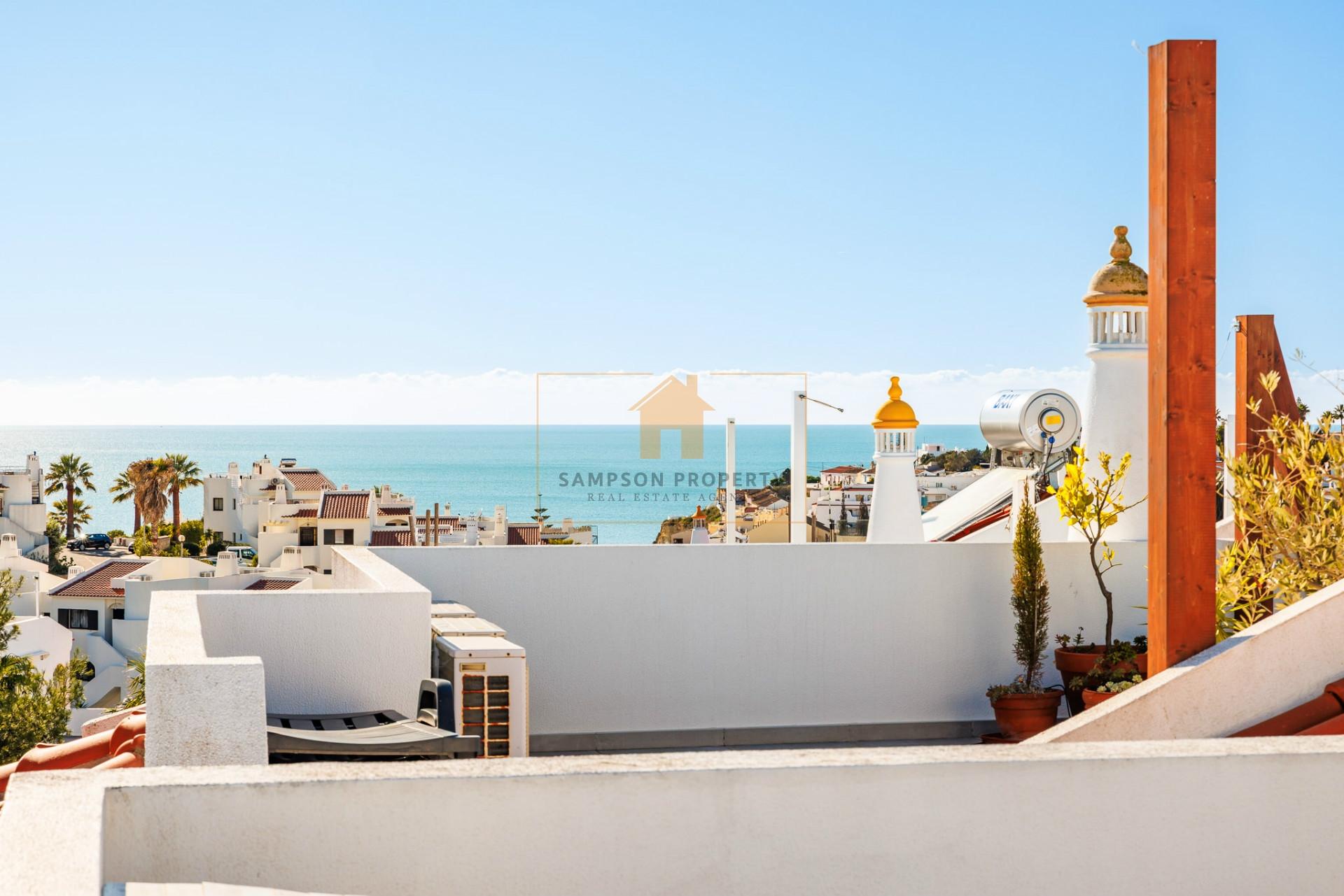 Para venda na Colina Verde, Carvoeiro, moradia geminada T2 com vista mar
