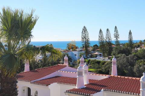 Para venda – Apartamento T1 em Carvoeiro com vista mar