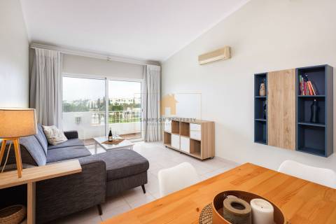 Para venda – Apartamento T1 em Carvoeiro com vista mar