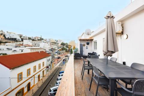 Para venda – Apartamento T2 com amplo terraço a 100m da Praia de Carvoeiro